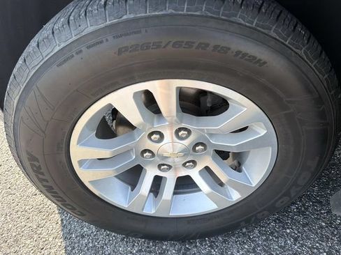 Used 2019 Chevrolet Suburban LT RWD image 33