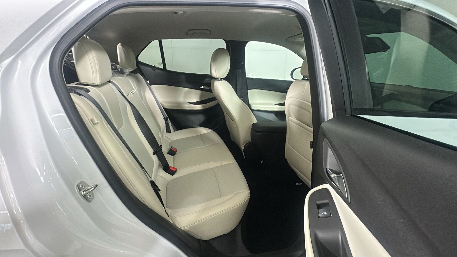 Used 2023 Buick Encore GX Select w/ Safety Package II AWD/4WD image 35