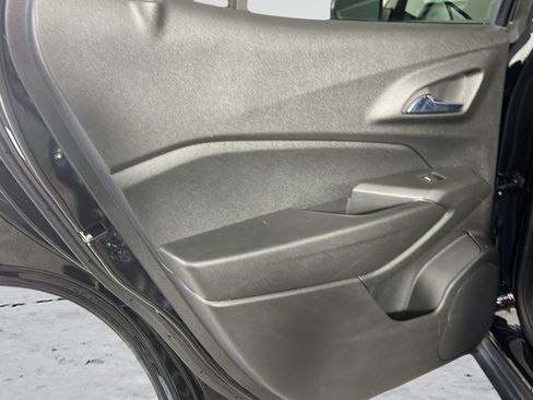 Used 2024 Chevrolet Trax RS w/ Sunroof Package FWD image 19