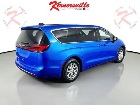 New 2026 Chrysler Pacifica Select image 7