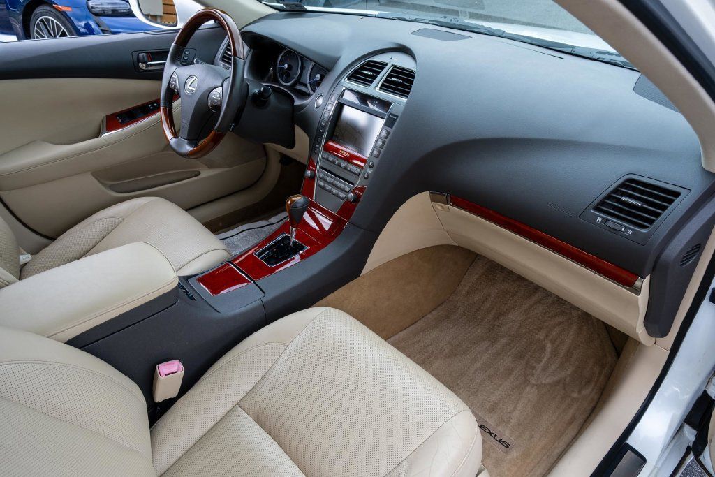 Used 2011 Lexus ES 350 w/ Preferred Accessory Package FWD image 28
