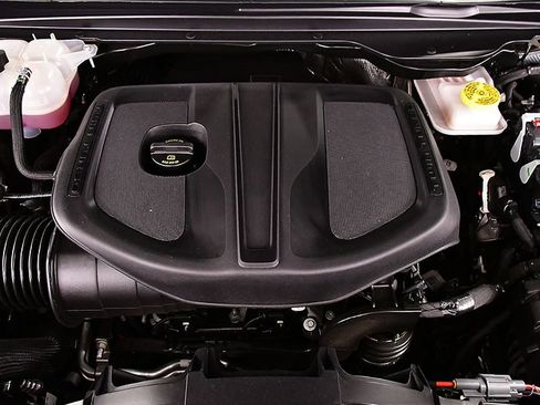 Used 2026 RAM 1500 Laramie AWD/4WD image 33
