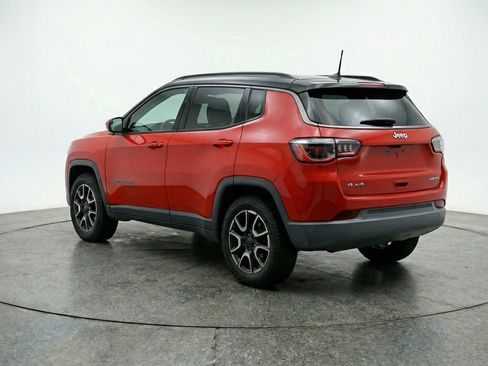 Used 2025 Jeep Compass Trailhawk AWD/4WD image 6