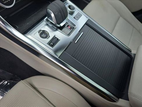 Used 2024 Jaguar XF R-Dynamic SE AWD/4WD image 25