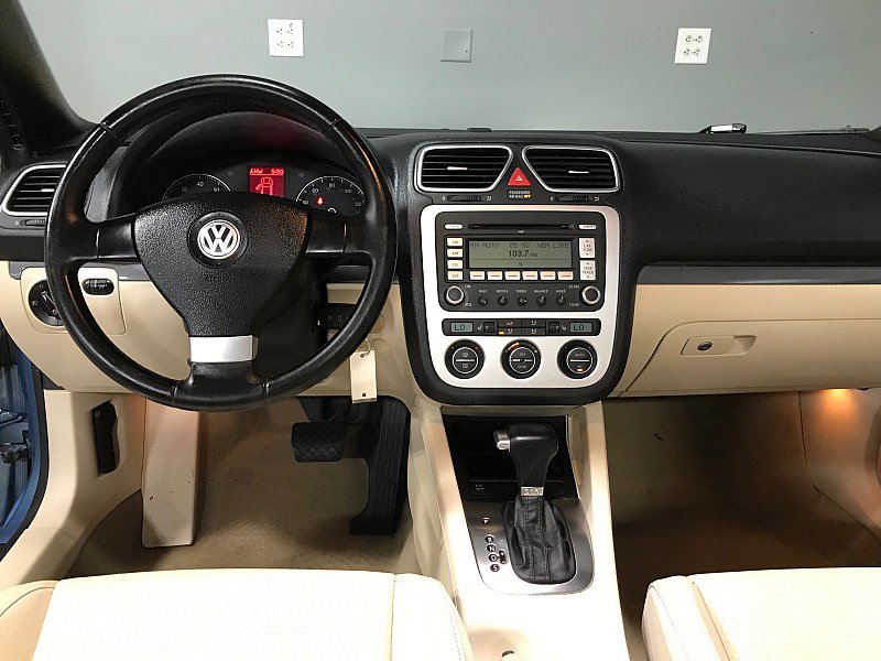 Used 2009 Volkswagen Eos Komfort FWD image 25