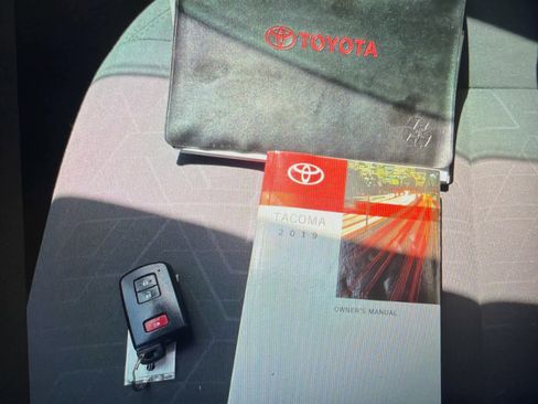 Used 2019 Toyota Tacoma TRD Sport RWD image 24