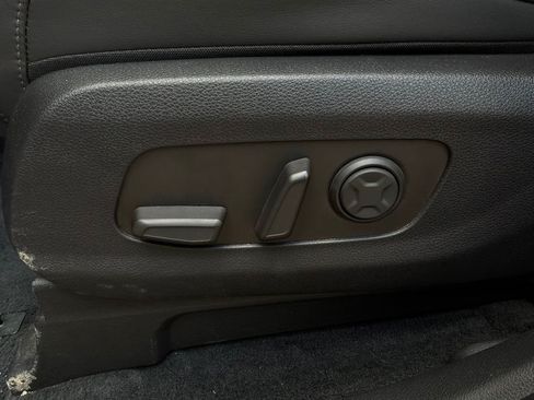 Used 2026 Kia Carnival FWD image 11