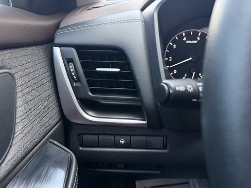 Certified 2023 Nissan Rogue SV image 24