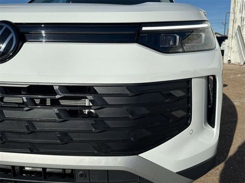 New 2026 Volkswagen Tiguan SE FWD image 7