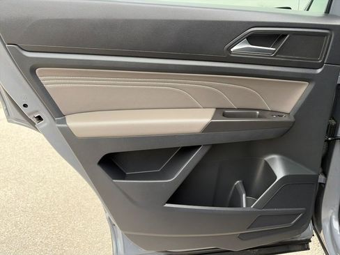 Used 2022 Volkswagen Atlas Cross Sport SEL image 26