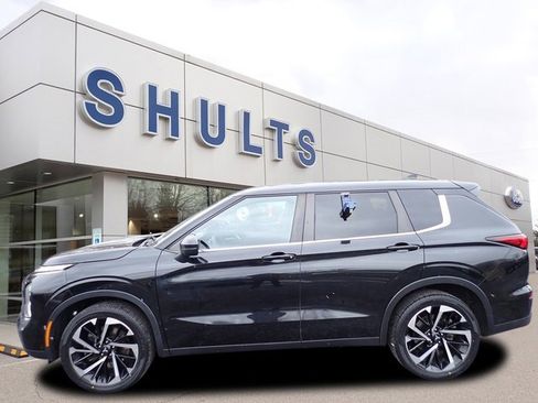 Used 2022 Mitsubishi Outlander ES image 2