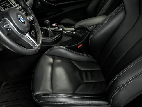 Used 2020 BMW M4 Coupe w/ Executive Package RWD image 17