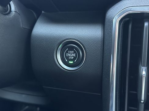 Used 2024 GMC Acadia Elevation image 32