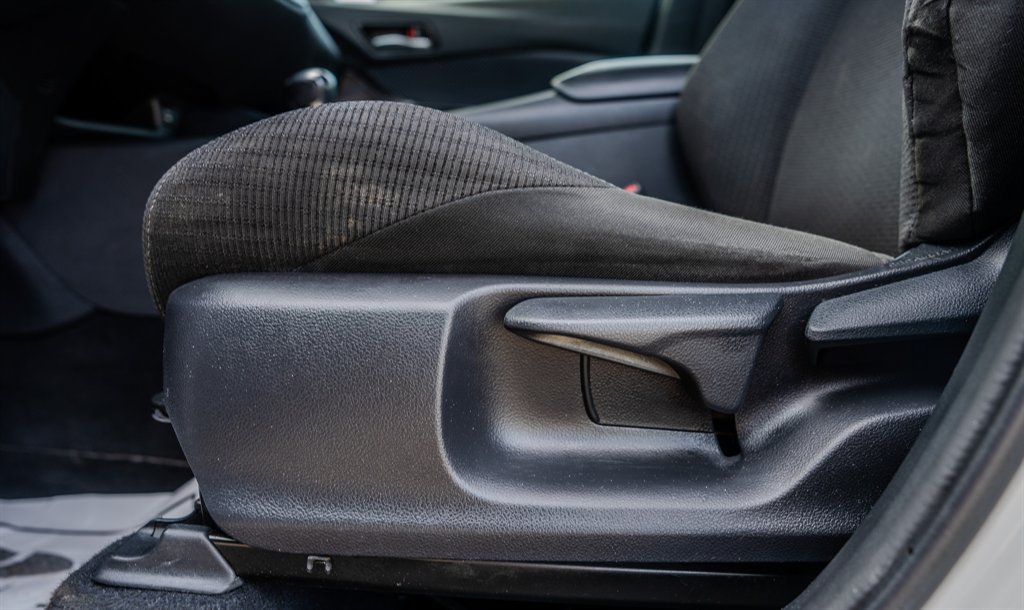 Used 2018 Toyota C-HR XLE FWD image 27