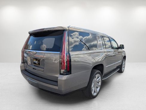 Used 2017 Cadillac Escalade ESV Luxury image 5