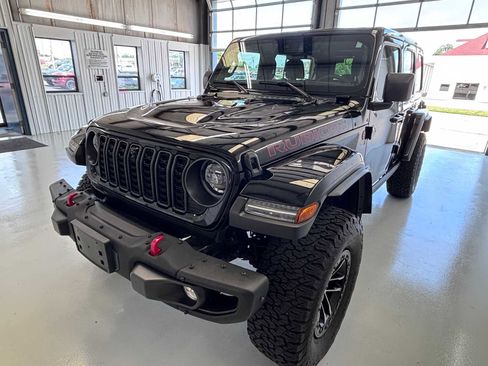 Used 2024 Jeep Wrangler Unlimited Rubicon AWD/4WD image 4