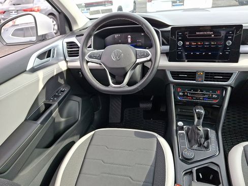 Used 2025 Volkswagen Taos SE image 10