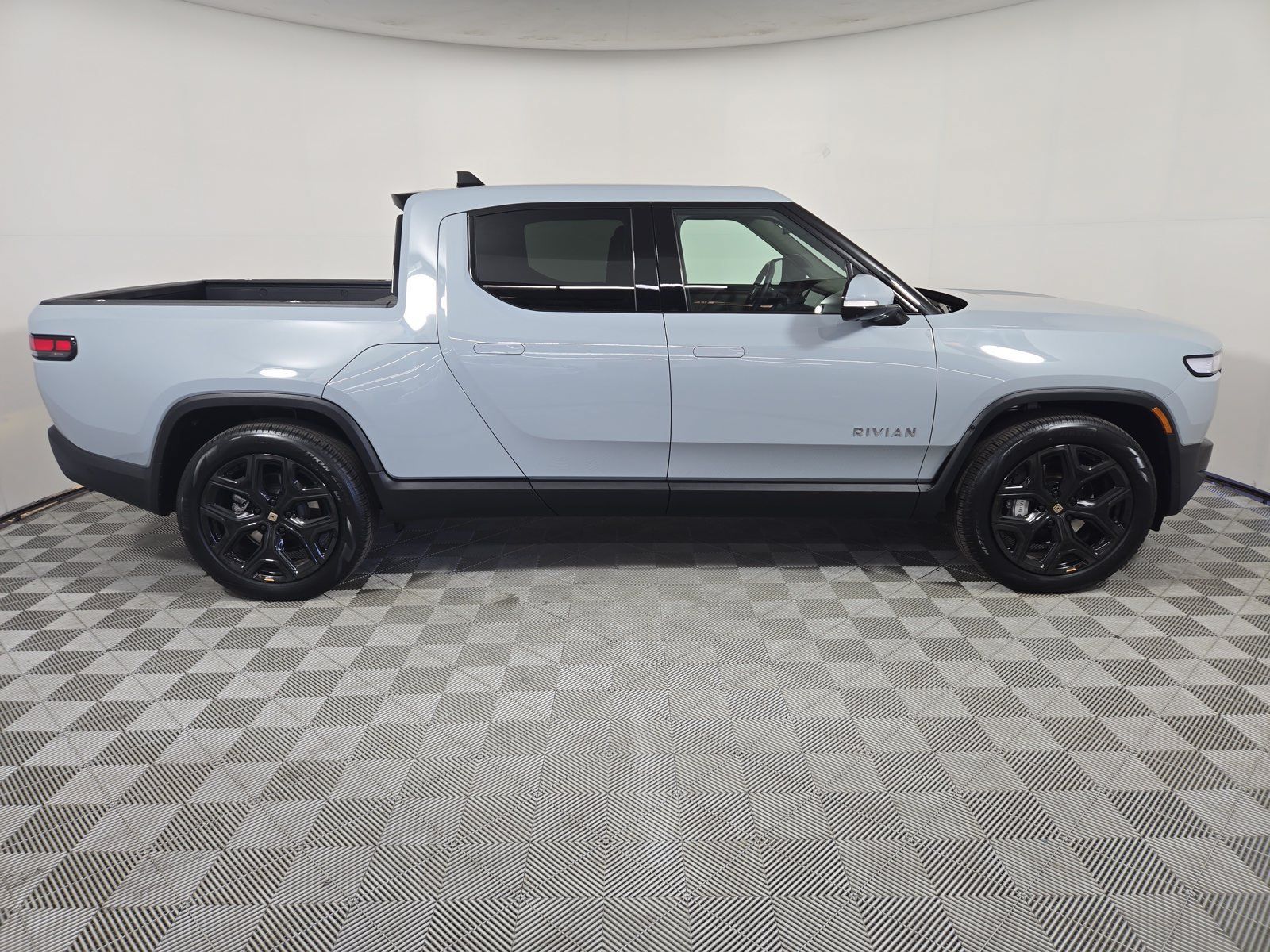Used 2024 Rivian R1T Adventure Dual AWD/4WD image 6