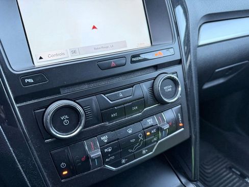 Used 2017 Ford Explorer XLT w/ Equipment Group 202A image 20
