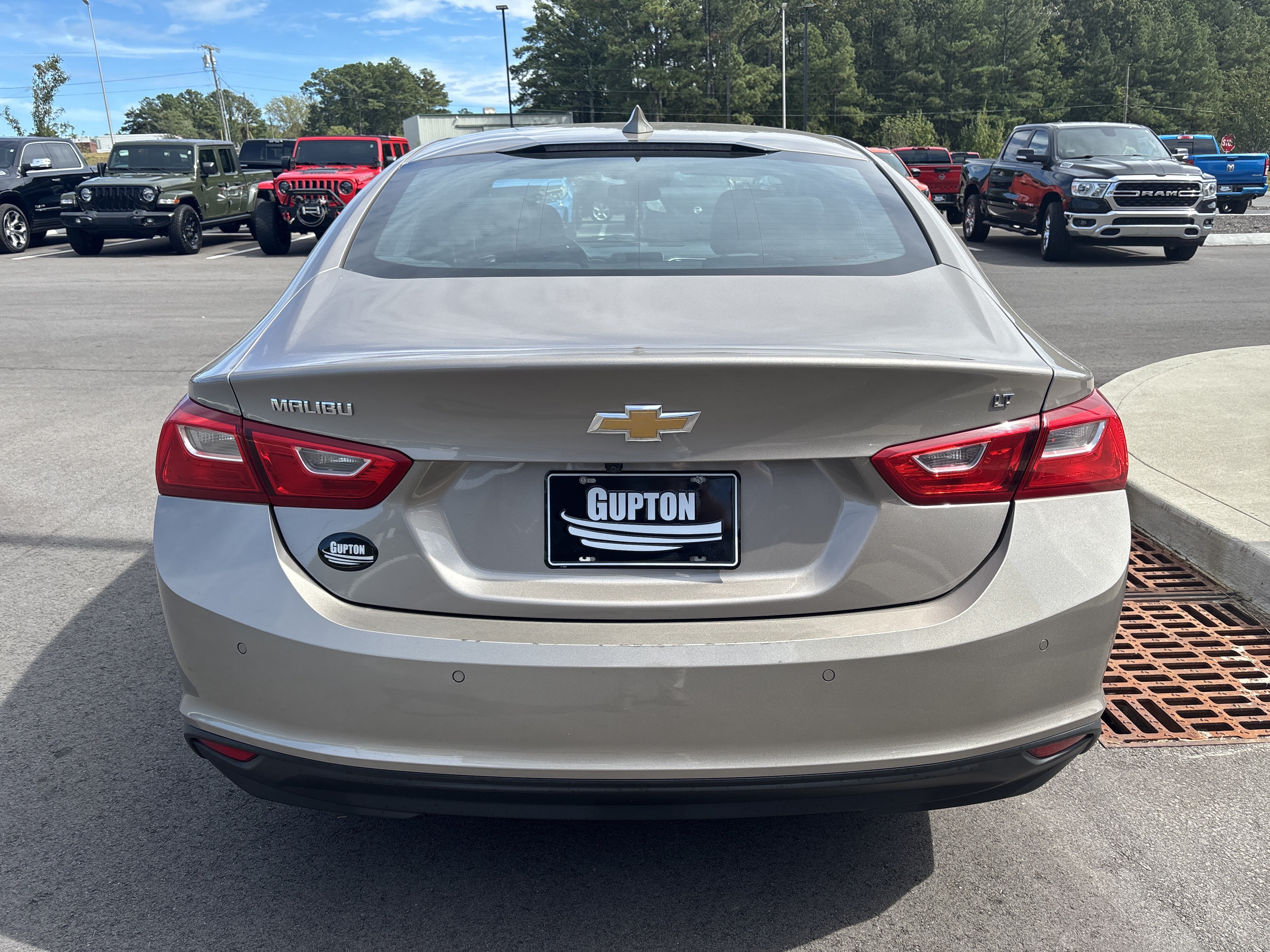 Used 2023 Chevrolet Malibu LT w/ Driver Confidence Package FWD image 5