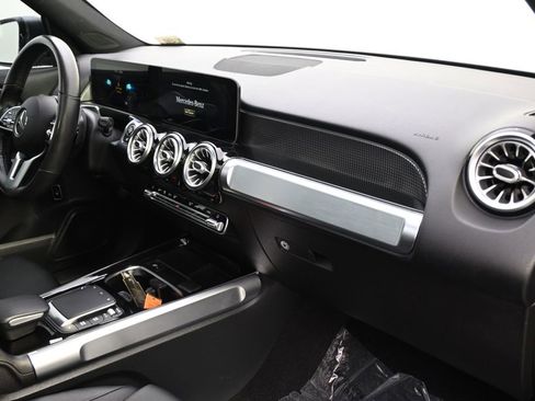 Used 2021 Mercedes-Benz GLB 250 4MATIC image 15