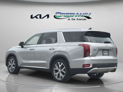 Used 2022 Hyundai Palisade SEL w/ Premium Package FWD image 4