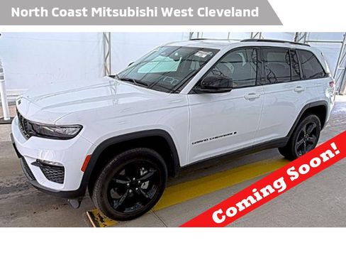 Used 2023 Jeep Grand Cherokee Limited w/ Black Appearance Package AWD/4WD image 1