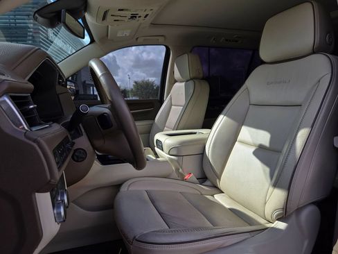 Used 2023 GMC Yukon XL Denali AWD/4WD image 16