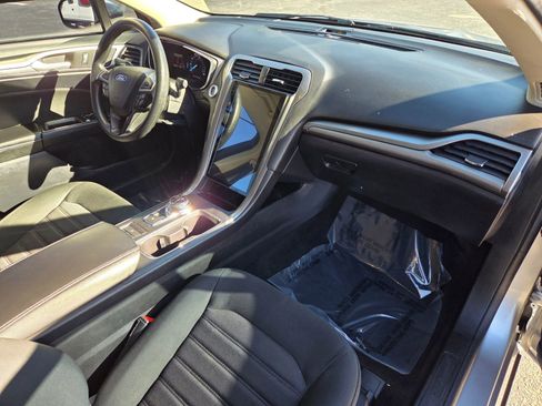 Used 2020 Ford Fusion SE image 14