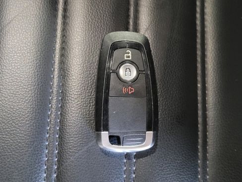 Used 2024 Ford Edge SEL image 32