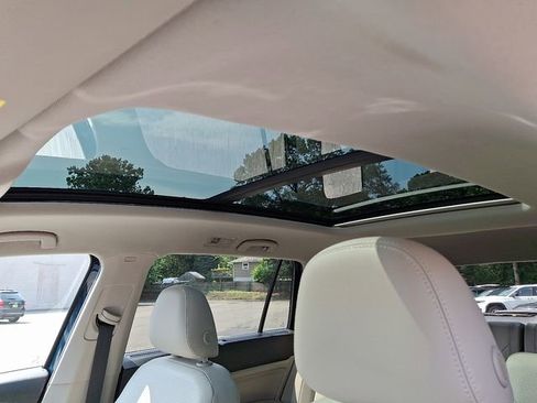 Certified 2022 Volkswagen Atlas SE w/ Panoramic Sunroof Package image 21