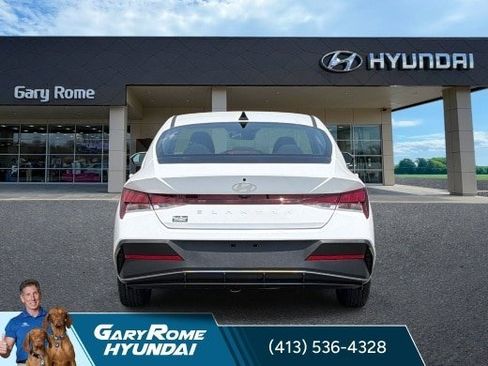 Certified 2025 Hyundai Elantra SE FWD image 12