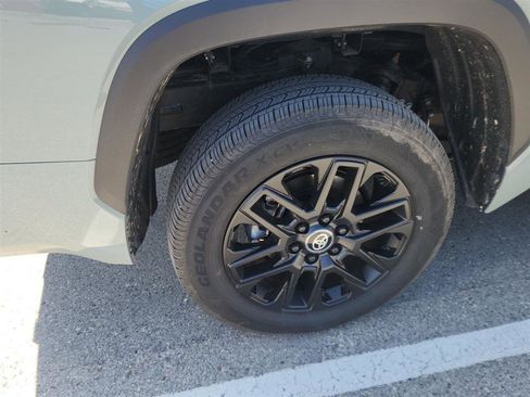 Used 2025 Toyota Tundra Limited AWD/4WD image 5