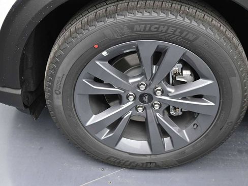 Used 2025 Ford Explorer Active w/ Active Comfort Package image 10