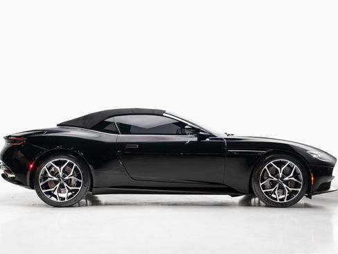 Used 2020 Aston Martin DB11 Volante RWD image 8