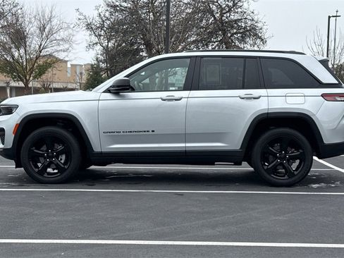 Used 2022 Jeep Grand Cherokee Altitude image 13