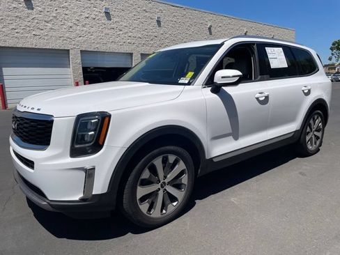 Used 2022 Kia Telluride EX w/ EX Premium Package FWD image 4