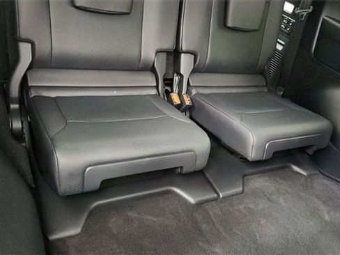 Used 2023 Lexus LX 600 4WD w/ Luxury Package image 29