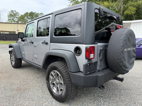 Used 2018 Jeep Wrangler Unlimited Rubicon w/ Connectivity Group image 6