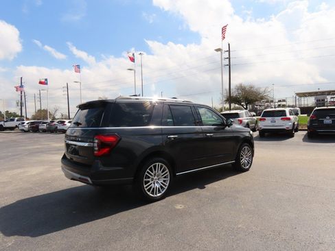 Used 2023 Ford Expedition Limited image 11