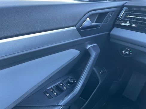 Used 2025 Volkswagen Jetta SE image 20