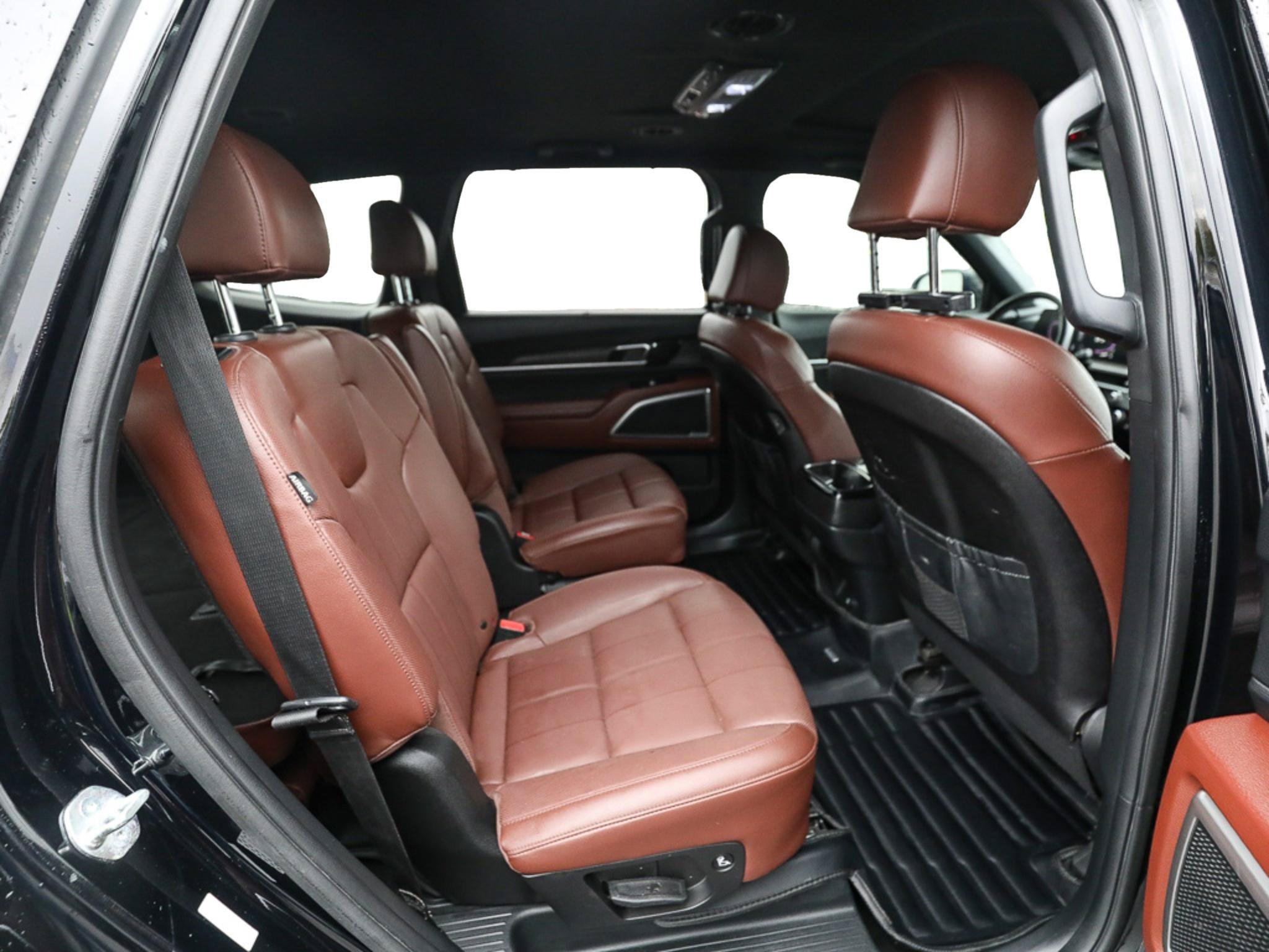 Used 2024 Kia Telluride EX w/ EX Captain's Chair Package FWD image 23