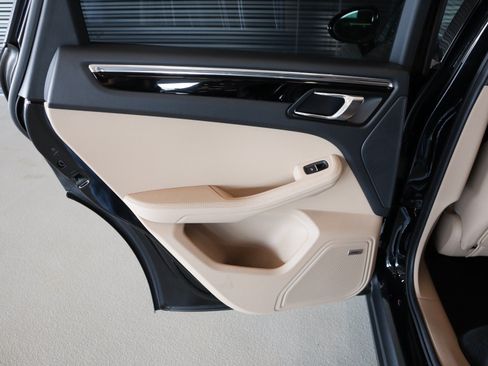 Certified 2026 Porsche Macan AWD/4WD image 25