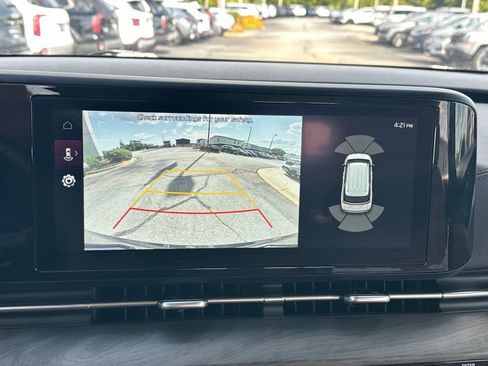 Used 2024 Kia Carnival EX FWD image 13