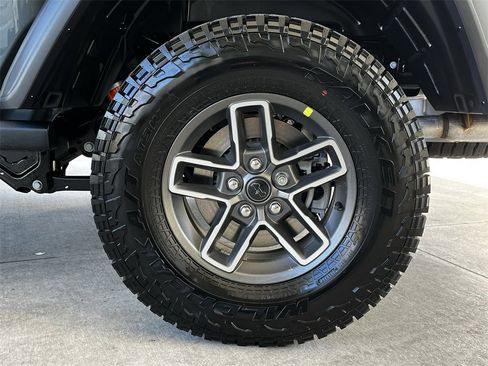 New 2025 Jeep Gladiator Mojave image 31