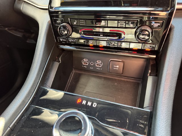 Used 2024 Jeep Grand Cherokee L Altitude AWD/4WD image 20