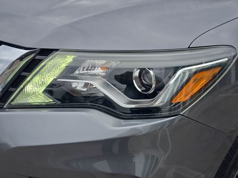 Used 2017 Nissan Pathfinder SL image 5