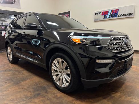 Used 2020 Ford Explorer Limited w/ Equipment Group 310A AWD/4WD image 3