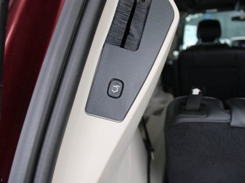 Used 2017 Dodge Grand Caravan SXT FWD image 11