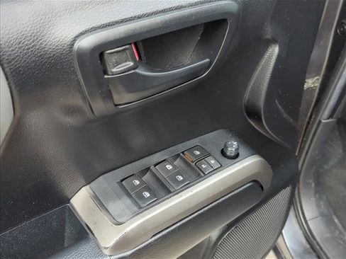 Used 2022 Toyota Tacoma SR5 image 8